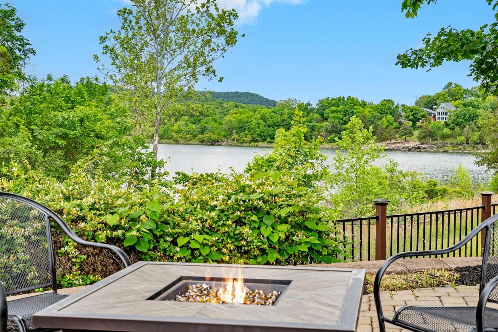 Lampe Luxury Lakefront Chalet Resort 2 Pools Free Amenities Dock Kayaks Waterslide מראה חיצוני תמונה