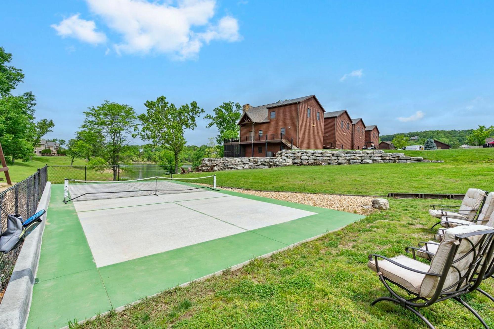 Lampe Luxury Lakefront Chalet Resort 2 Pools Free Amenities Dock Kayaks Waterslide מראה חיצוני תמונה