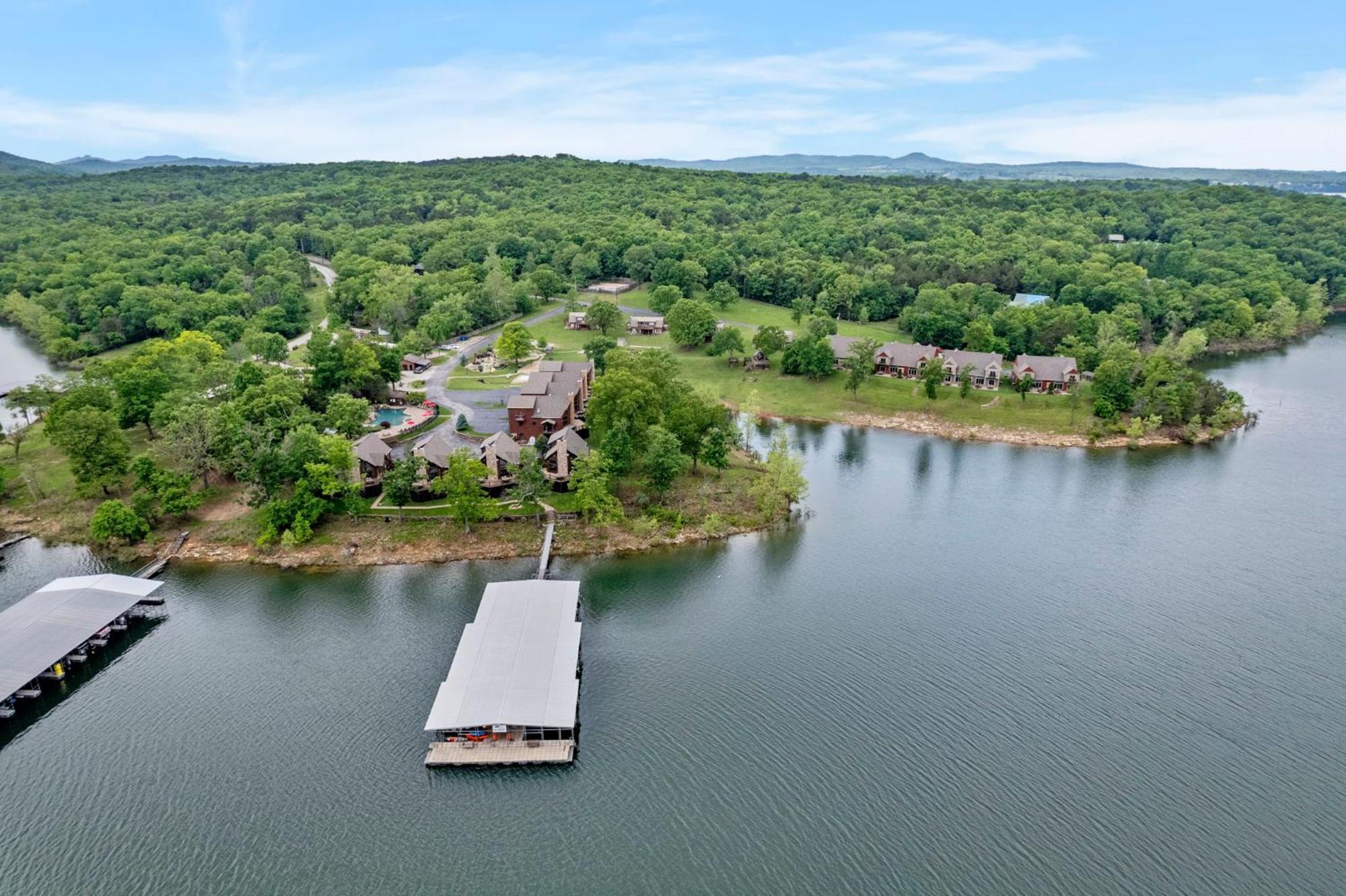 Lampe Luxury Lakefront Chalet Resort 2 Pools Free Amenities Dock Kayaks Waterslide מראה חיצוני תמונה