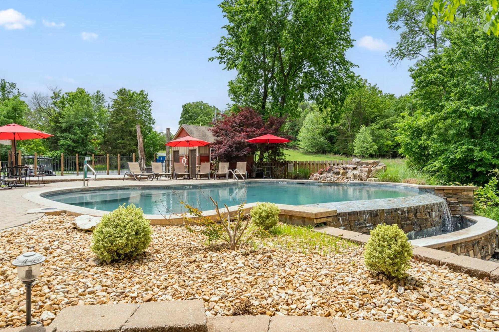 Lampe Luxury Lakefront Chalet Resort 2 Pools Free Amenities Dock Kayaks Waterslide מראה חיצוני תמונה