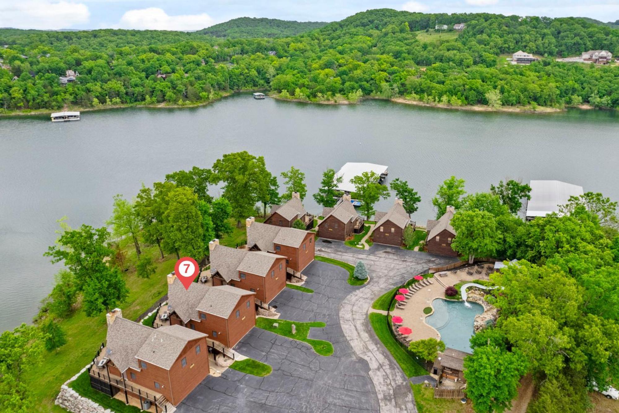 Lampe Luxury Lakefront Chalet Resort 2 Pools Free Amenities Dock Kayaks Waterslide מראה חיצוני תמונה